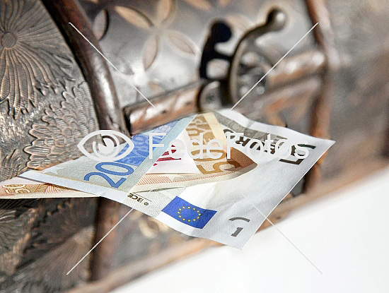 Euro sedler i skattekiste