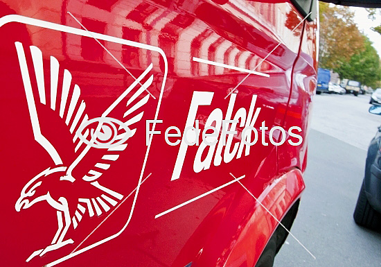 Falck logo på bil