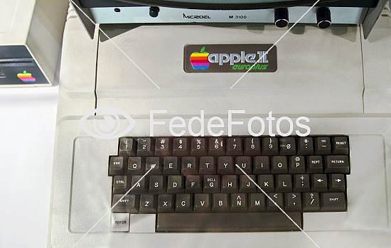 Gammel Apple II Europlus computer
