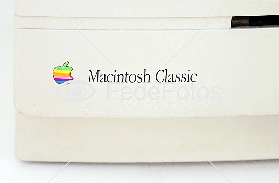 Gammel Macintosh Classic fra 1990