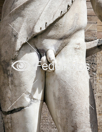 Penis på skulptur