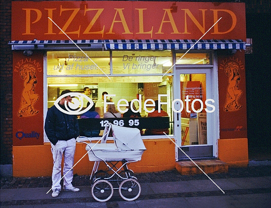 Pizzaria - kunder i kø