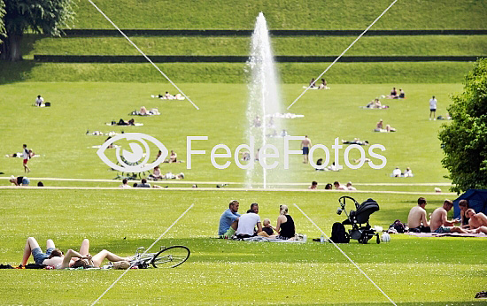 Solbadning i Frederiksberg Have