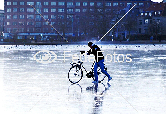 Cykel på isen, Søerne