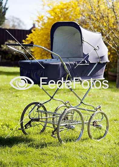 gevinst dynamisk Sport 25 år gammel barnevogn - FedeFotos: Køb foto