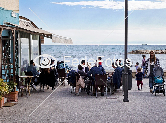 Cafegæster ved havet