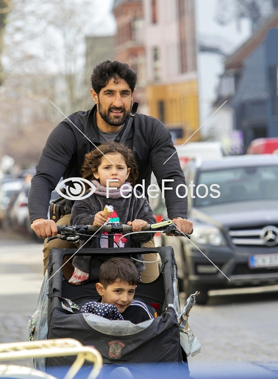 Familie på ladcykel