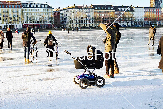 Går på isen, Søerne