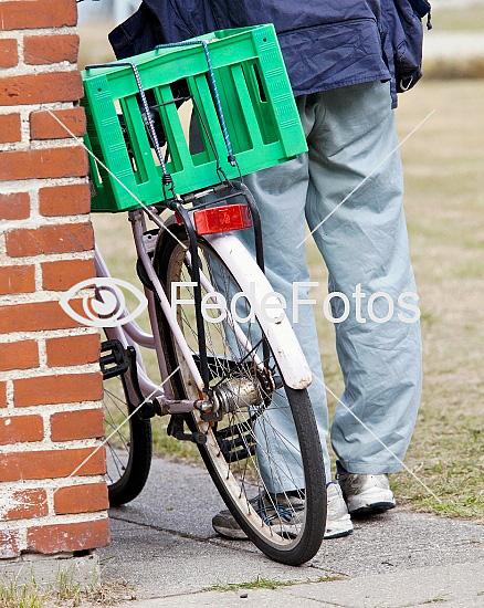 Mælkekasse bag på cykel